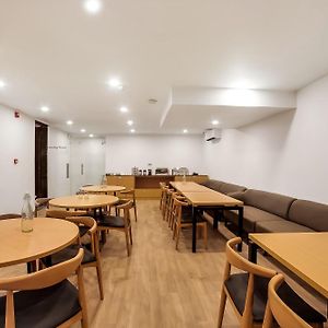 Super Townhouse 158 Near Netaji Subhash Marg Near Appu Ghar